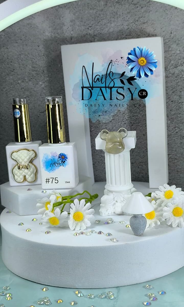 Semipermanente Daisy Nails 15ml - liso #75